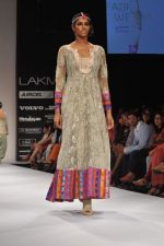 Model walk the ramp for nandita thirani and payal singhal show at Lakme Fashion Week Day 1 on 3rd Aug 2012 (58).JPG